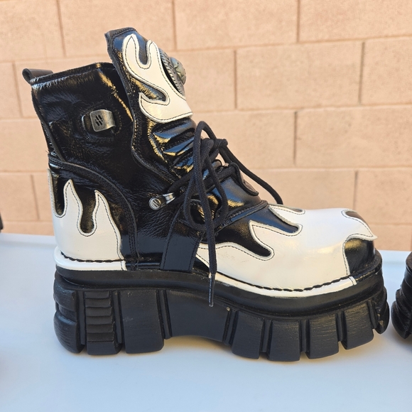 New Rock Metallic M-288-C10 Platform Boots - Picture 7 of 16
